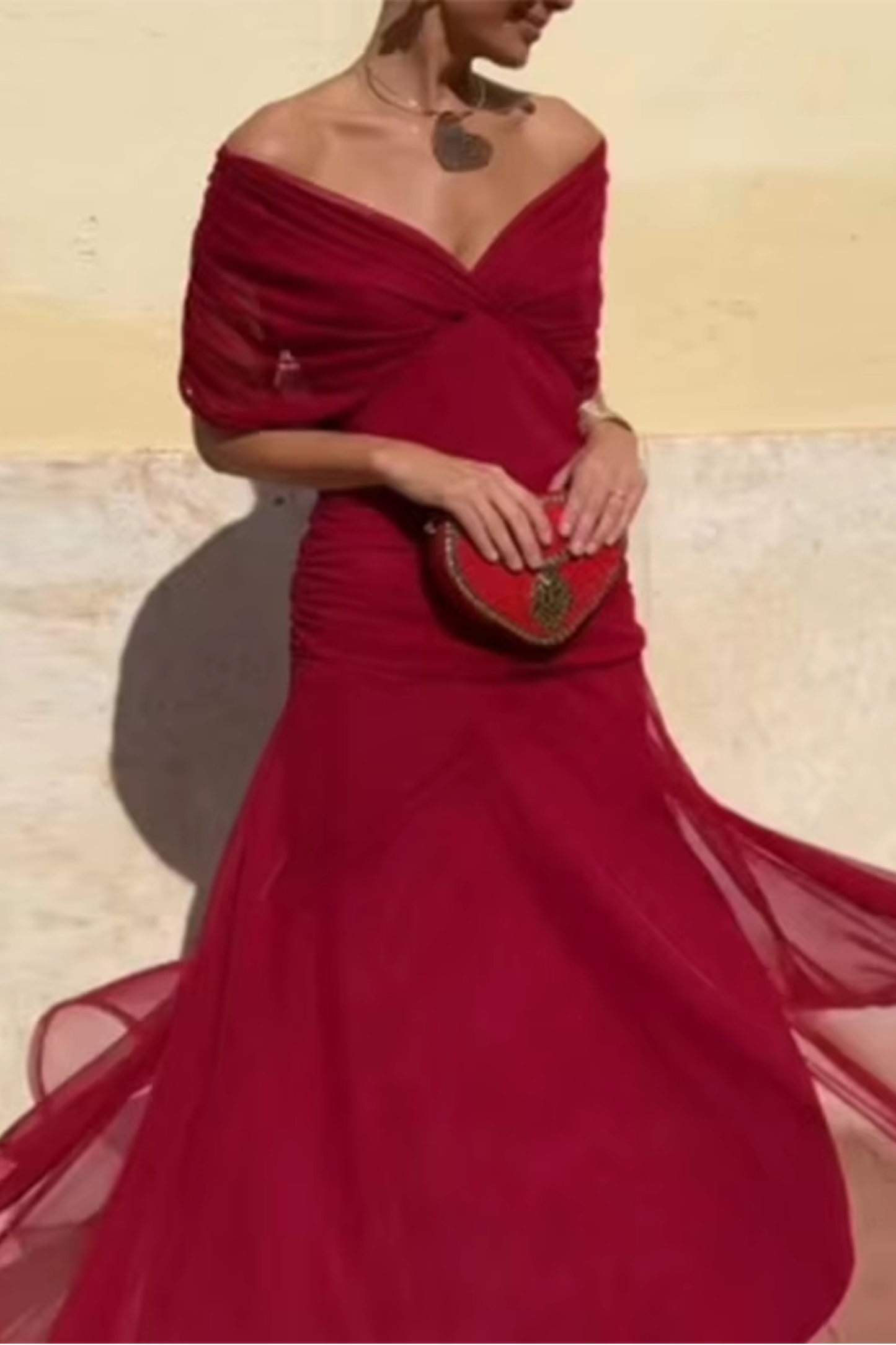 Louise | Elegante abito lungo da festa con scollo a V - vevaly.com