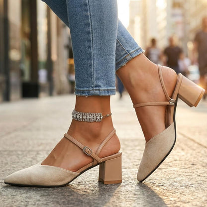 Dalia Tacchi con Cinghia - vevaly.com