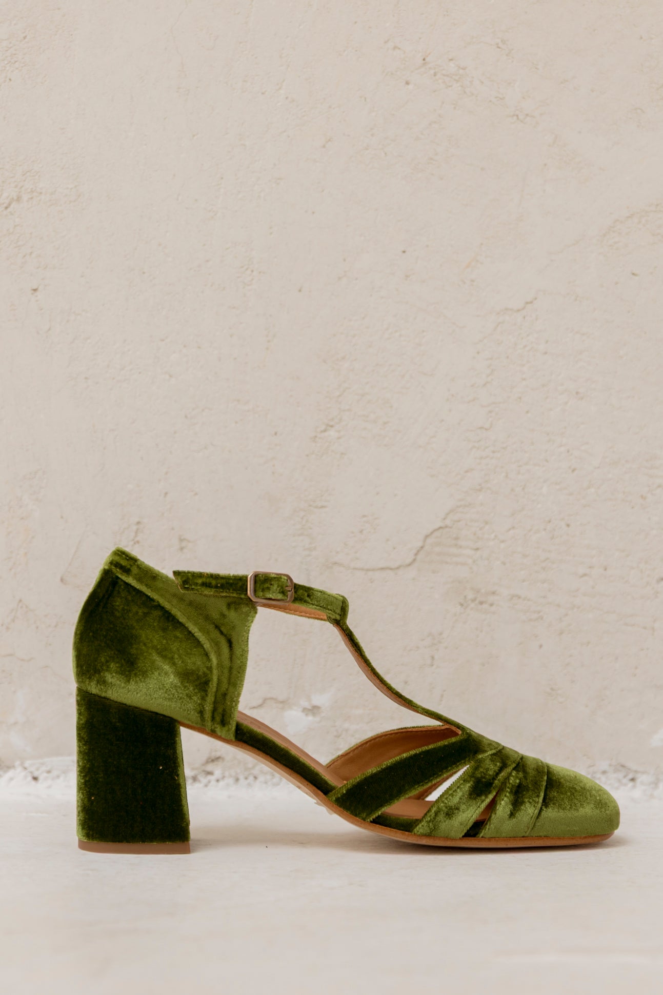 Aitana Terciopelo Kaki | Semišové sandály - vevaly.com