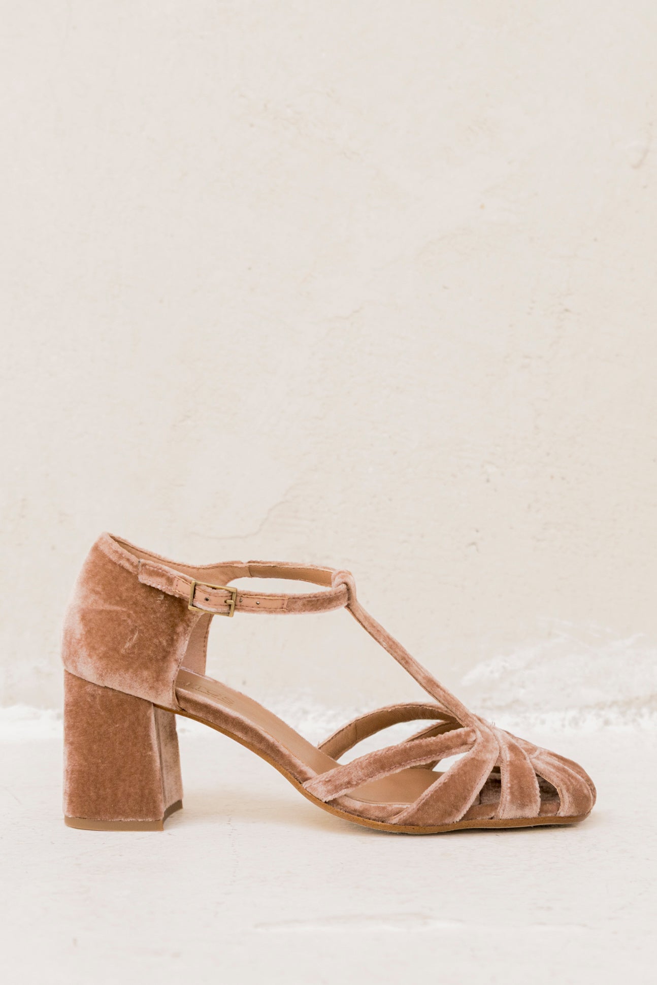Roberta Velvet Arcilla | Semišové sandály - vevaly.com