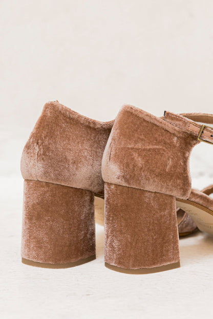 Roberta Velvet Arcilla | Semišové sandály - vevaly.com